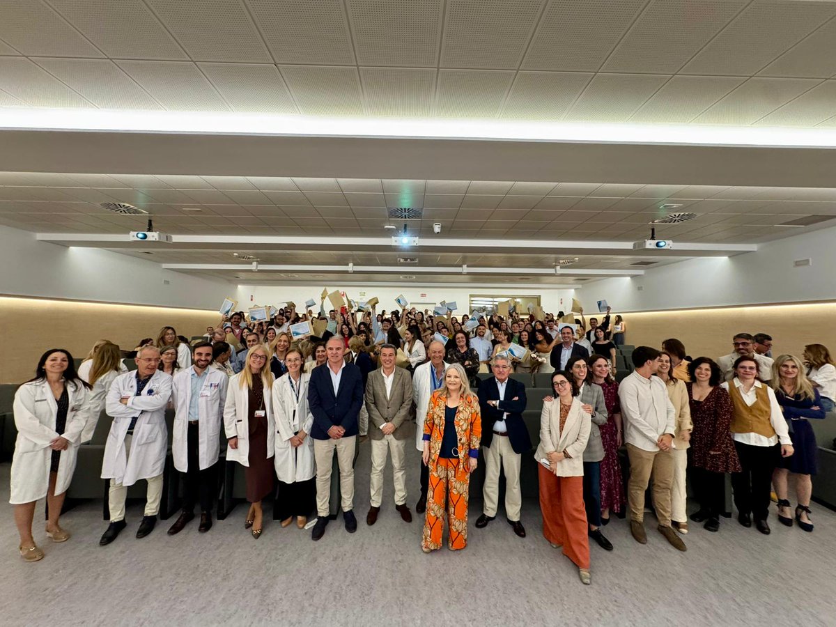 GVAsanitat's tweet photo. 🗣️Gómez destaca el compromiso del Consell por retener talento y favorecer que los residentes en Medicina y Enfermería se queden en la Comunitat Valenciana

🗞️https://t.co/792m9rHRqu https://t.co/0japxRKA30