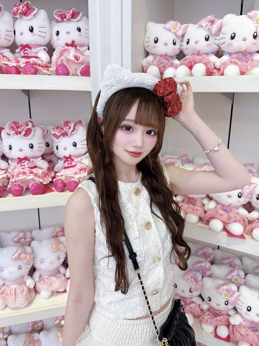 キティちゃんコーデかわいすぎない? =^・◦・🎀^=🤍 キティちゃんコーデかわいすぎない? =^・◦・🎀^=🤍
