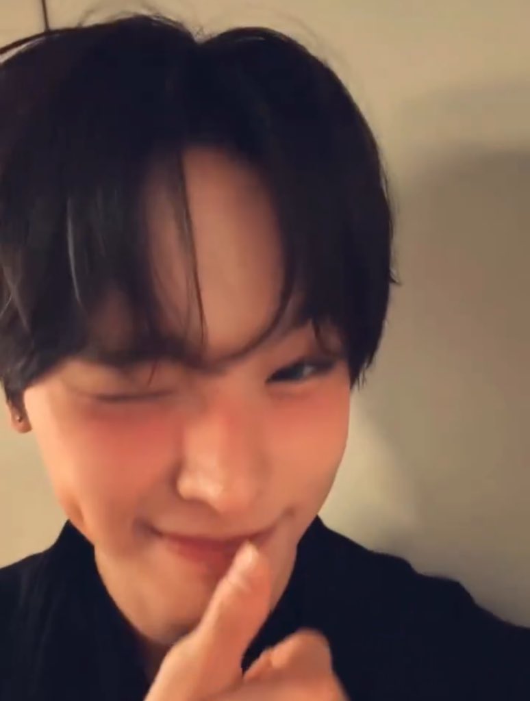 kurination's tweet image. kata aku sih imut ya imut aja kenapa sih harus manis juga pake segala punya dimple pula….. #NYERAH DEH