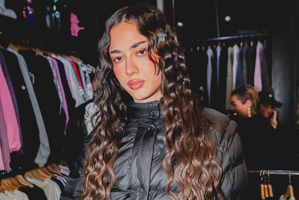 socialgramcl's tweet image. Revisa las mejores fotos del lanzamiento @OffWht  en @Reserved aquí socialgram.cl/off-white-en-r…
 
#RESERVED #OffWhite #Publicidad