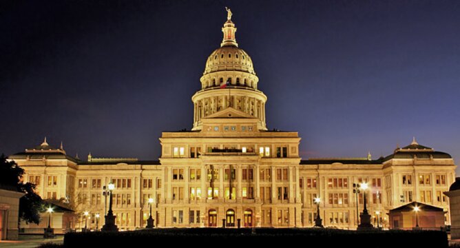 GenealogyBank's tweet image. Texas Archives: 745 Newspapers for Genealogy Research tinyurl.com/2hvtcyvk #genealogy #familyhistory #ancestry #newspapers #Texas
Photo: the Texas State Capitol, Austin, Texas. Credit: Kumar Appaiah; Wikimedia Commons.