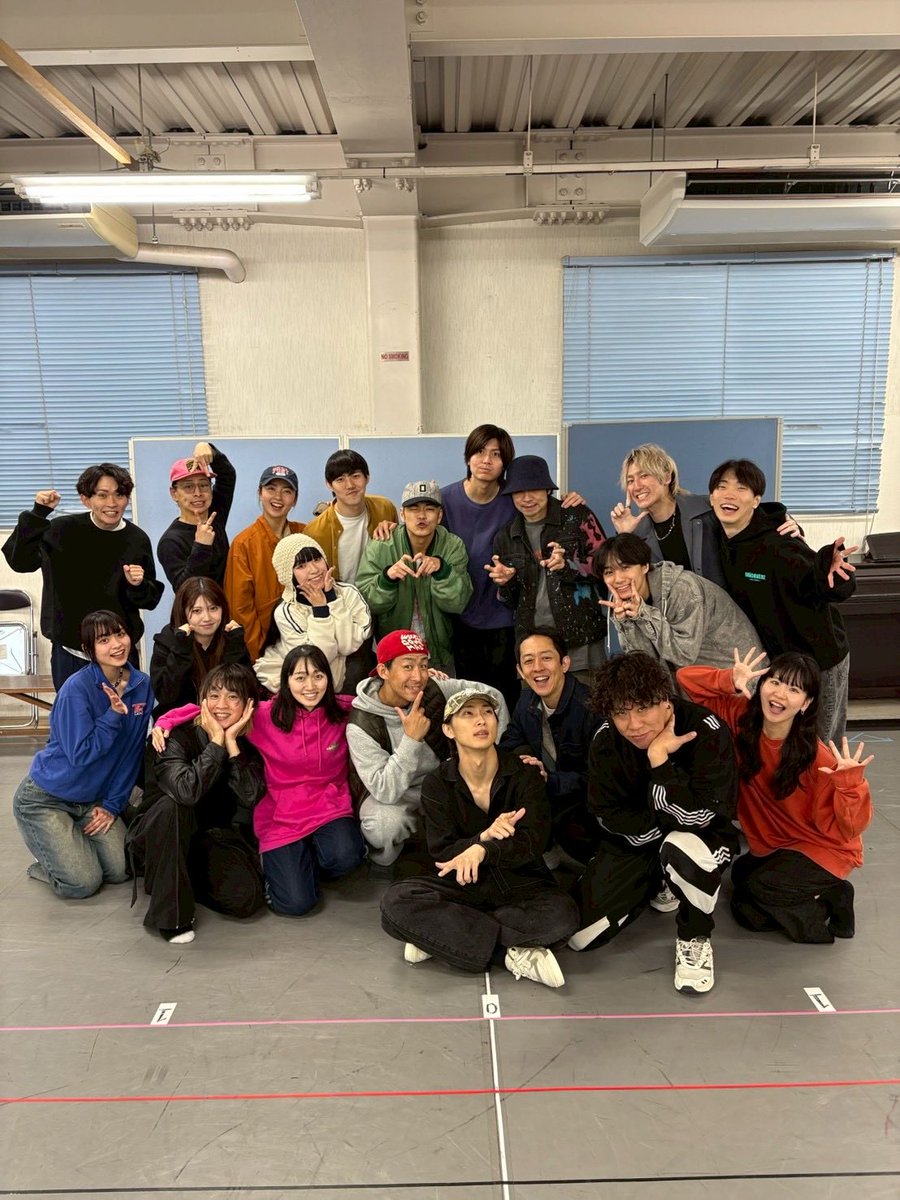 梅棒21stステージ
「ラヴ・オールド」
通し稽古でした

我々は通せたんだ！って事で
写真を📸

笑顔だけど今にも疲労で
弾けそうな菊地でした

#梅棒
#おしゃれ紳士
#ラヴオール