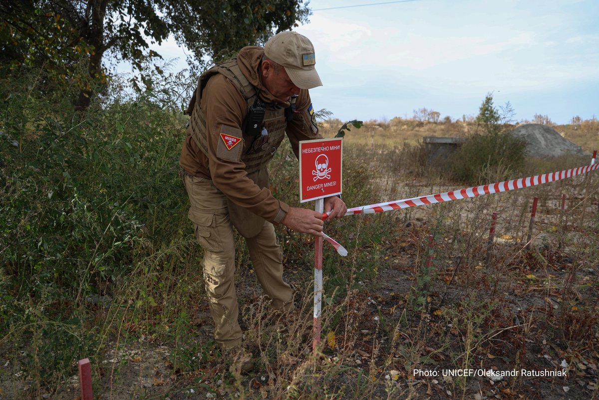 UN_Ukraine's tweet photo. Global leaders in mine action met in Geneva on 22-24 April. Ukraine is leading by using AI, data & inclusive approaches for demining & supporting those affected. Further funding & response are needed for a better future for people affected. More➡️ https://t.co/7vQDuvKujY #NDMUN29 https://t.co/Xg3q1wctdR