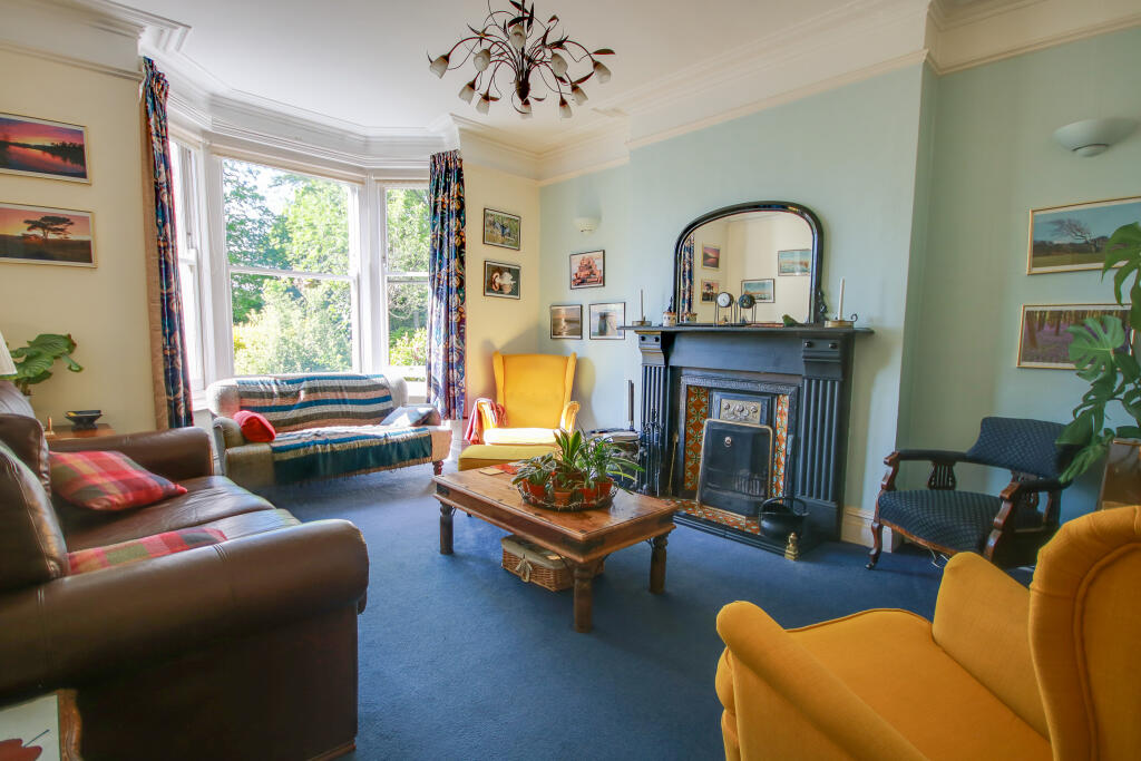 FieldPalmer's tweet image. This substantial and imposing detached #house was constructed in 1908 and offers fantastic, versatile, accommodation, located in #Bitterne Park, #Southampton

🏠Info- fieldpalmer.com/properties/bit…

📲Call Field Palmer Bitterne 023 8042 2600