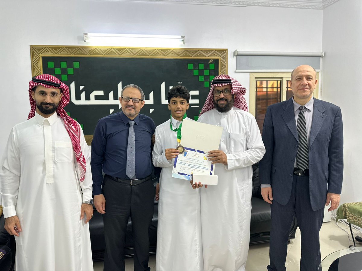 Altomouh_sch1's tweet photo. انطلاقًا من أهداف الخطة الإستراتيجية نحو التميز  🏆 كرّمت متوسطة الطموح شارع الحج الطالب/ سهيل هاني أحمد عياد (الصف الثالث المتوسط )بحصوله على
المركز الثالث في لعبة الجودو على مستوى المملكة، ومساهمته الفعّالة في تتويج فريقه بالمركز 🥇 الأول على مستوى المملكة 🇸🇦
طموحح_للريادة 🚀 https://t.co/Lm1lAHhVHG