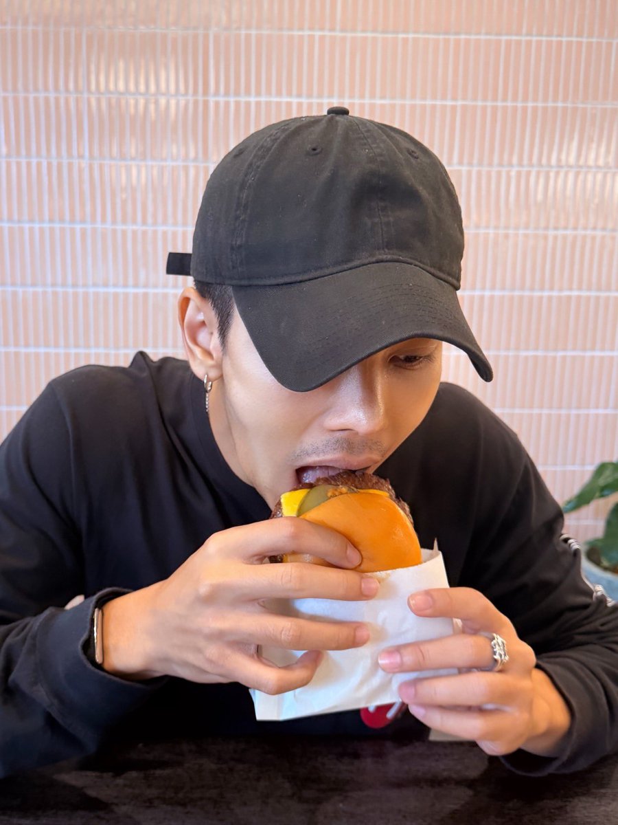 Treporapat Fanclub tweet media