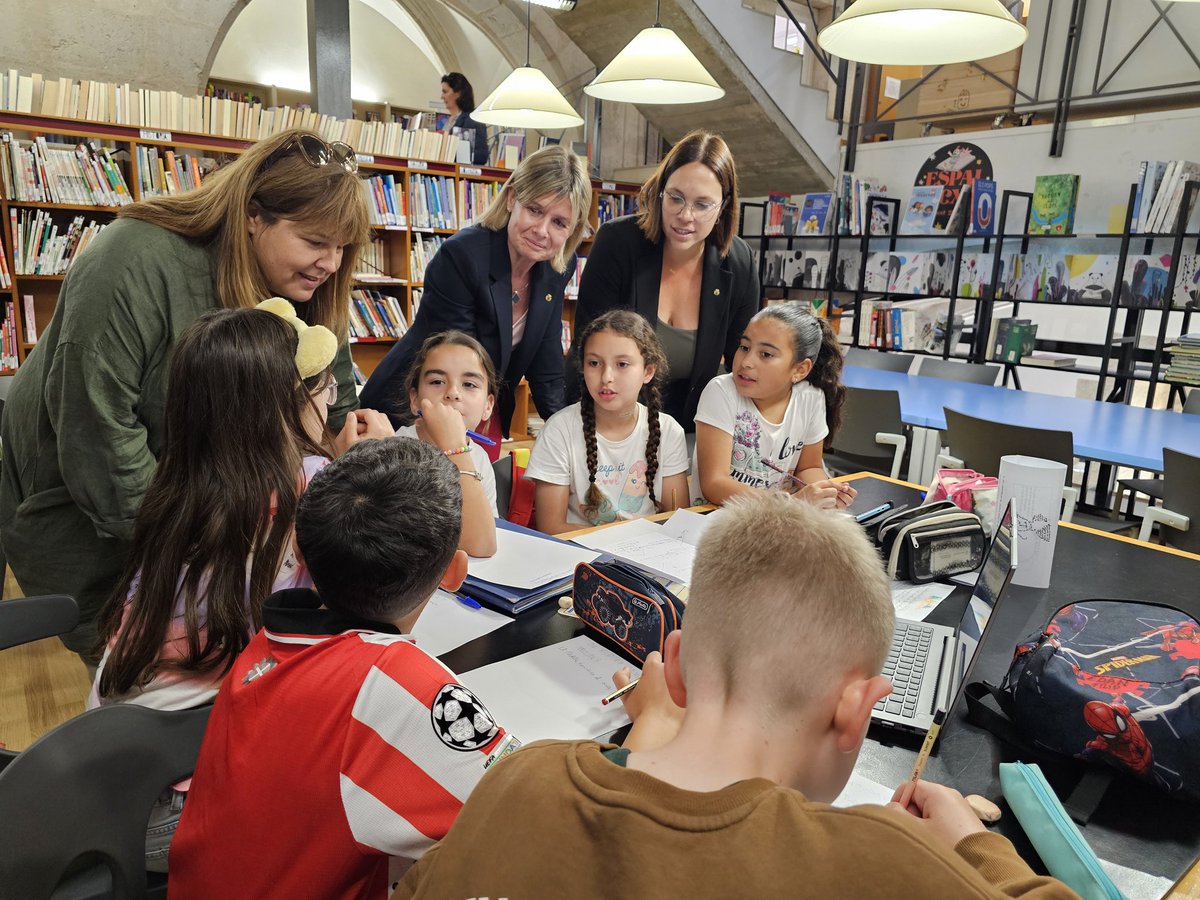 Dipta_cat's tweet photo. La presidenta @nllaurado visita a les #TerresdelEbre actuacions que compten amb el suport de la @Dipta_cat . Inaugura la nova seu de @CreuRojaCAT a #Amposta i coneix el punt on s'iniciarà la construcció d'una nova variant a la TV-3313, a #Ulldecona. 
https://t.co/X0OskkAqmq https://t.co/b1l8FQGVLZ