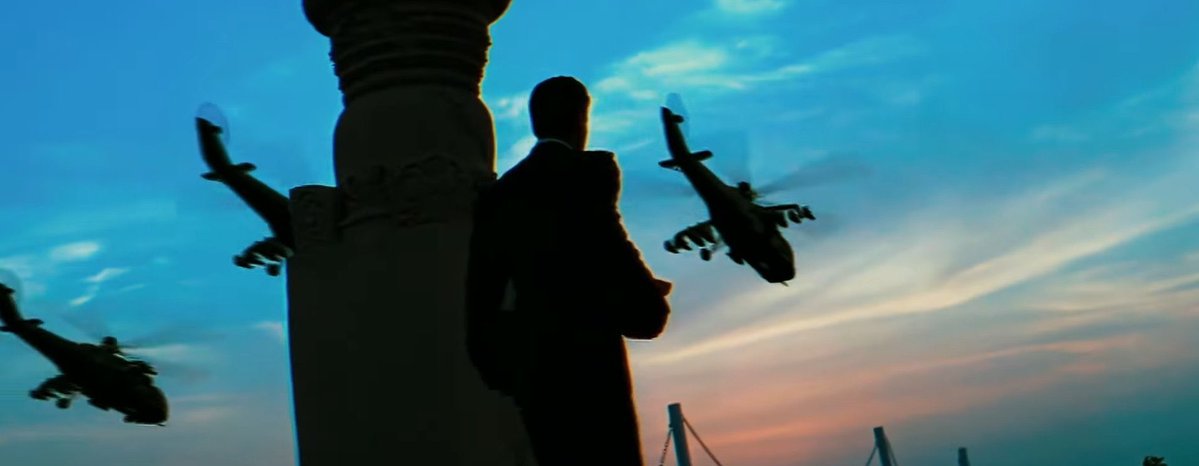 SRKUniverse's tweet image. Major Ram Prasad Sharma taught us that love and friendship have no boundaries. As we celebrate this milestone, tell us:

Which iconic song from the movie is still on your playlist today? 

@iamsrk #22YearsOfMainHoonNa 

#KING #KINGTitleReveal #ItsKingTime #ShahRukhKhan #SRK