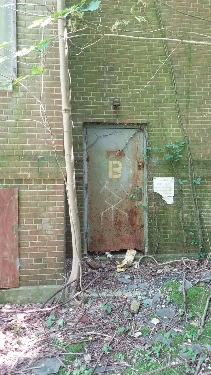 StrangersMindz's tweet image. More pics from the vault. Inside The Asylum #paranormal #explore #urbex #haunted #creepy