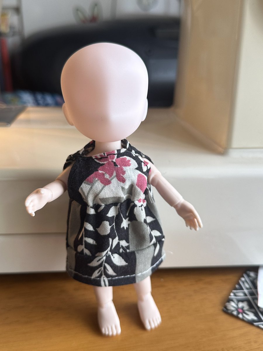 peach_buttocks's tweet photo. ワタクシ…
暇すぎて ちまちま始めました笑

ゲームのキャラを作りたくて
買ってきたのはいいけど
丸々とした子とドールのままの子
2通り作って見ようかと。

とりあえず家に在庫ある布で試作。
ゴールデンウィークに
ちまちま作りますw https://t.co/umNDG0nYCV