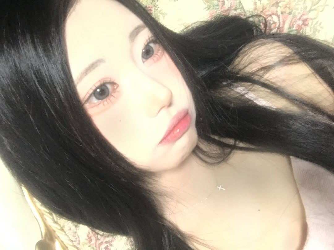 HanheeFrance's tweet photo. @AboutMusicYT My girl #HANHEE https://t.co/yywWimTujA