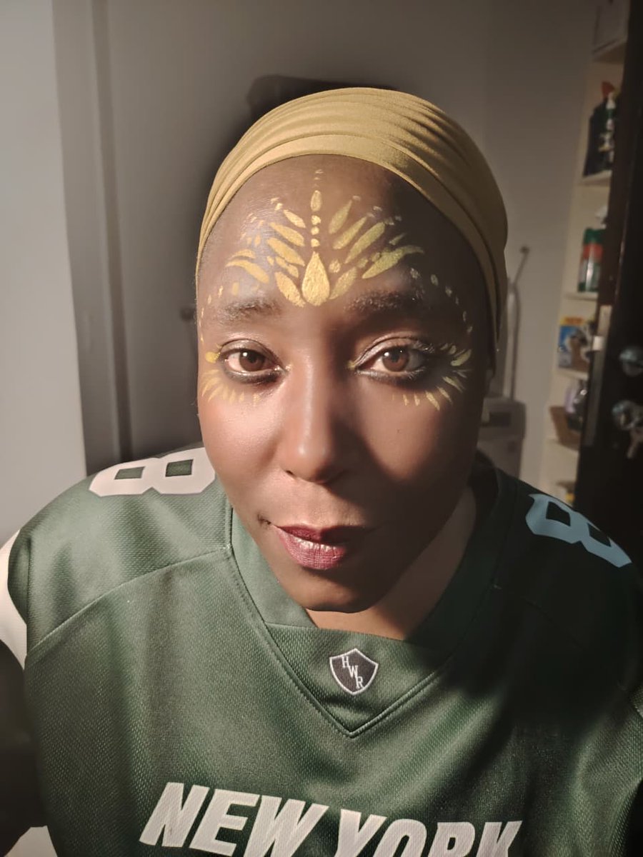 ArsiMakeupHenna's tweet image. She came as a guest. She left as a Goddess. 

Every petal around her eyes every golden dot on her forehead  painted with love and precision
This is face painting. This is art. This is what I do. 

DM for Bookings
Visit : arsimakeupandhenna.com

#abudhabi #facepainting #facepaint