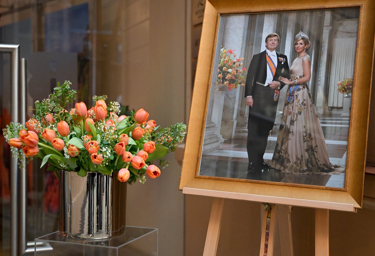 NLinLatvia's tweet photo. Guests had the opportunity to admire a collection of Dutch Golden Age masters.

This year also marks 105 years of diplomatic relations between the Netherlands and Latvia.

The Embassy team warmly thanks everyone who joined us for this memorable occasion! 🧡🇳🇱

#Koningsdag https://t.co/69sLEatbWE