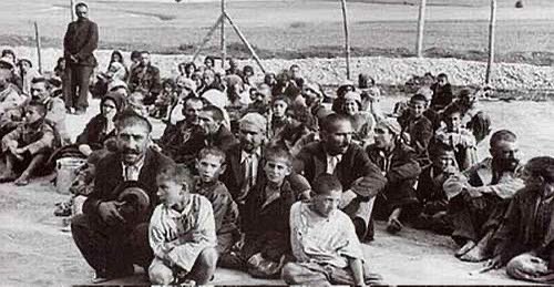 pling_62's tweet photo. @fatiheryilmaz0 Peki bunları birbirine savaştıran fitne çıkartan Osmanlı değil miydi din adı altında kürtleri kandırıp onları öldüren cennete gidecek demediklerin asıl katliamı zaten sizler yaptınız Kürtlerin yaptığını servis ediyorsunuz 3 milyon insanı soykırım uyguladınız şuan 150 milyon insan https://t.co/2pNacShNgC
