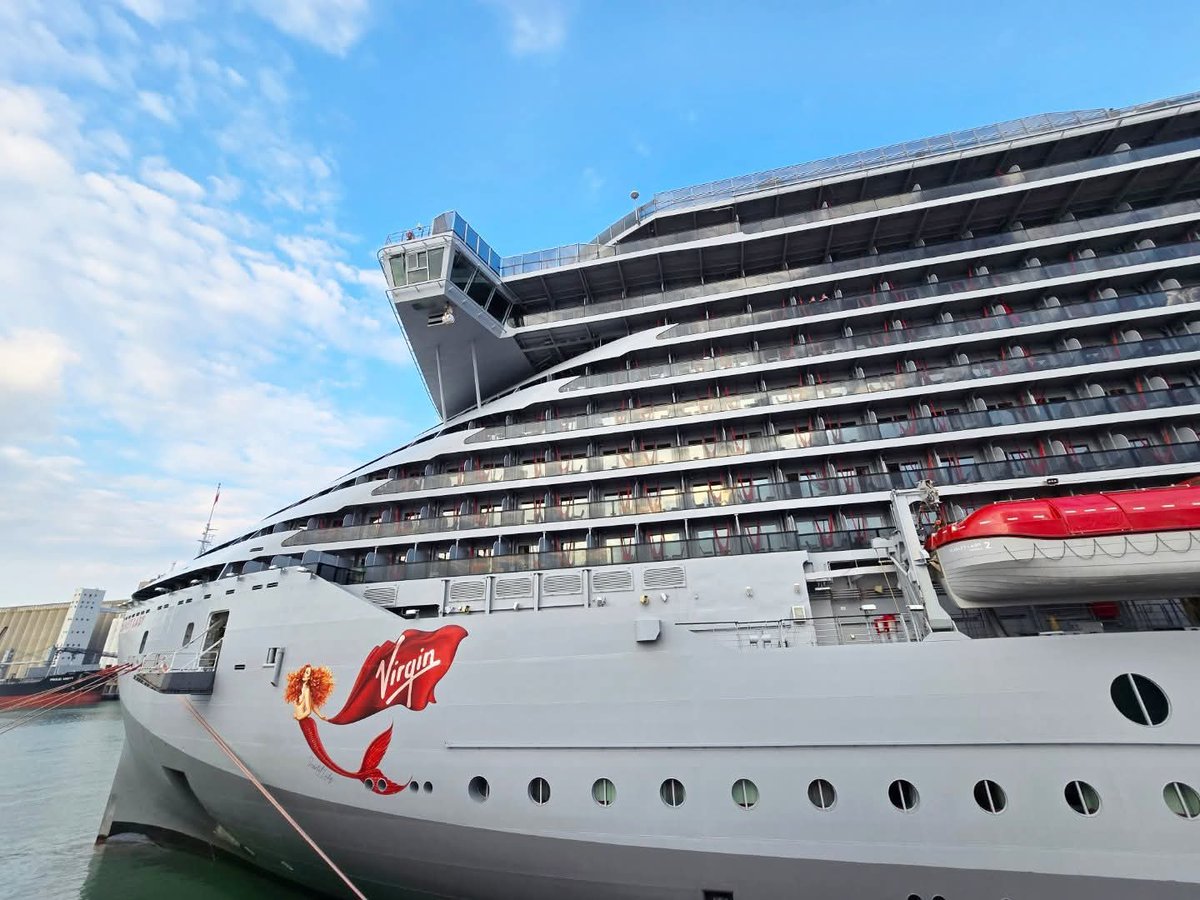 MatthewCruises's tweet image. The fabulous Scarlet Lady docked in Barcelona at the end of our cruise 🛳⚓️🚢

Have you ever sailed on her?

📸 - October 2025 

#VirginVoyages #ScarletLady #cruise #cruiseship #cruiseblogger