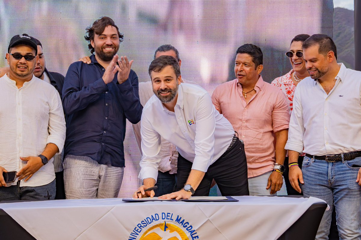 Unimagdalena's tweet photo. De igual forma, nos acompañan aliados del sector público y privado, como SAYCO y @CamComercioSM, además de representantes de las comunidades y colegios de Taganga, quienes se suman a este acuerdo que proyecta el talento que nace en el territorio. 🎶✨

#UMComprometida https://t.co/csiwIS3twW