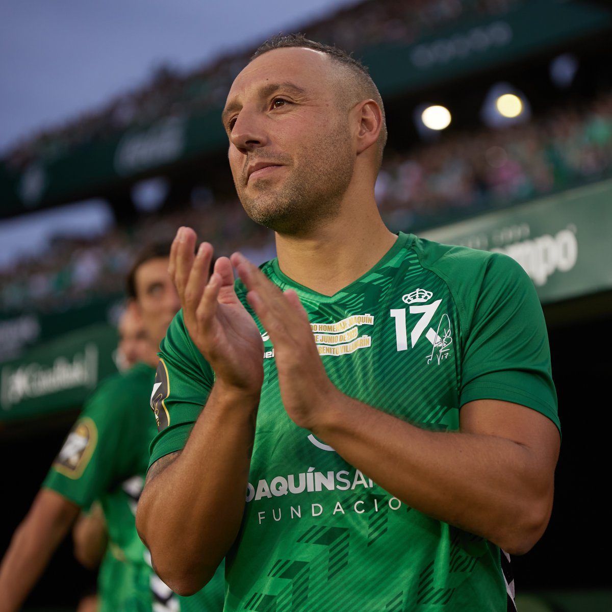 RealBetis's tweet photo. Calidad suprema, sonrisa de jugón y amigo de nuestros amigos 😄💚

Mañana tendremos la visita del inigualable @19SCazorla en el Estadio de La Cartuja 🏟️🔝 https://t.co/SNYocHNHqe