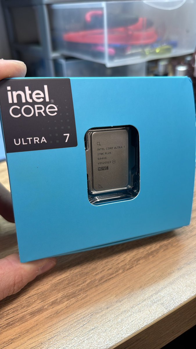 Techrepair_yt's tweet photo. C’est Noel ! 
#intel #coreultra7 @IntelFrance 
@fragtalife https://t.co/ANzDIXqcWZ