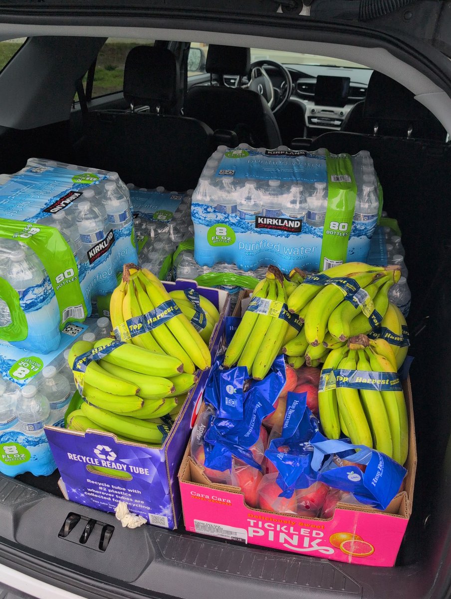 AP_CHS_'s tweet photo. Shoutout to the CTA for stepping up and supporting our Mental Health 5K this Sunday with waters &amp; fruit! We appreciate you helping us take care of our runners and our community 💜 @ConnetquotCSD @CHSPrincipal_ https://t.co/0LbtyLdye8