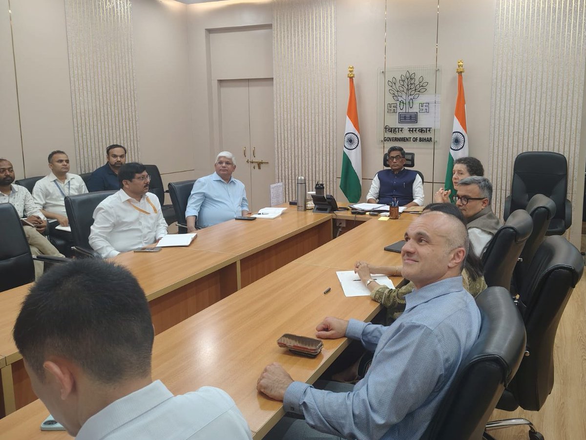 UDHDBIHAR's tweet image. मुख्य सचिव श्री प्रत्यय अमृत की अध्यक्षता में #WorldBank तथा विभाग के प्रधान सचिव श्री विनय कुमार के साथ एक बैठक की गई।

इस दौरान विकास कार्यों को गति देने और योजनाओं के प्रभावी क्रियान्वयन पर विशेष जोर दिया गया।
#ReviewMeeting 
#UrbanDevelopment 
#GovernmentInitiative