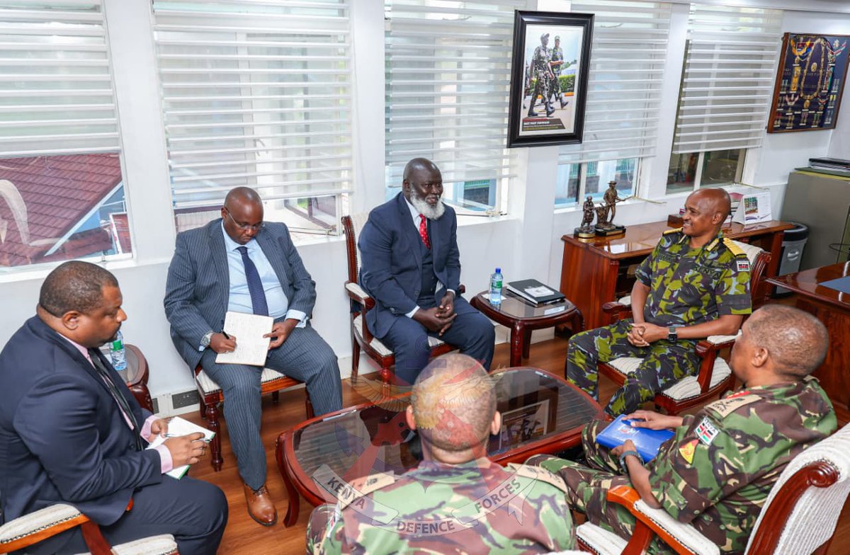 aussom_'s tweet image. On 29 April, 2026, SRCC and Head of AUSSOM, H.E. Amb. El Hadji Ibrahima Diene, paid a courtesy visit to the Chief of Defence Forces of Kenya, General Charles M. Kahariri, in #Nairobi, #Kenya.   

Discussions focused on the implementation of the AUSSOM mandate, the financial and
