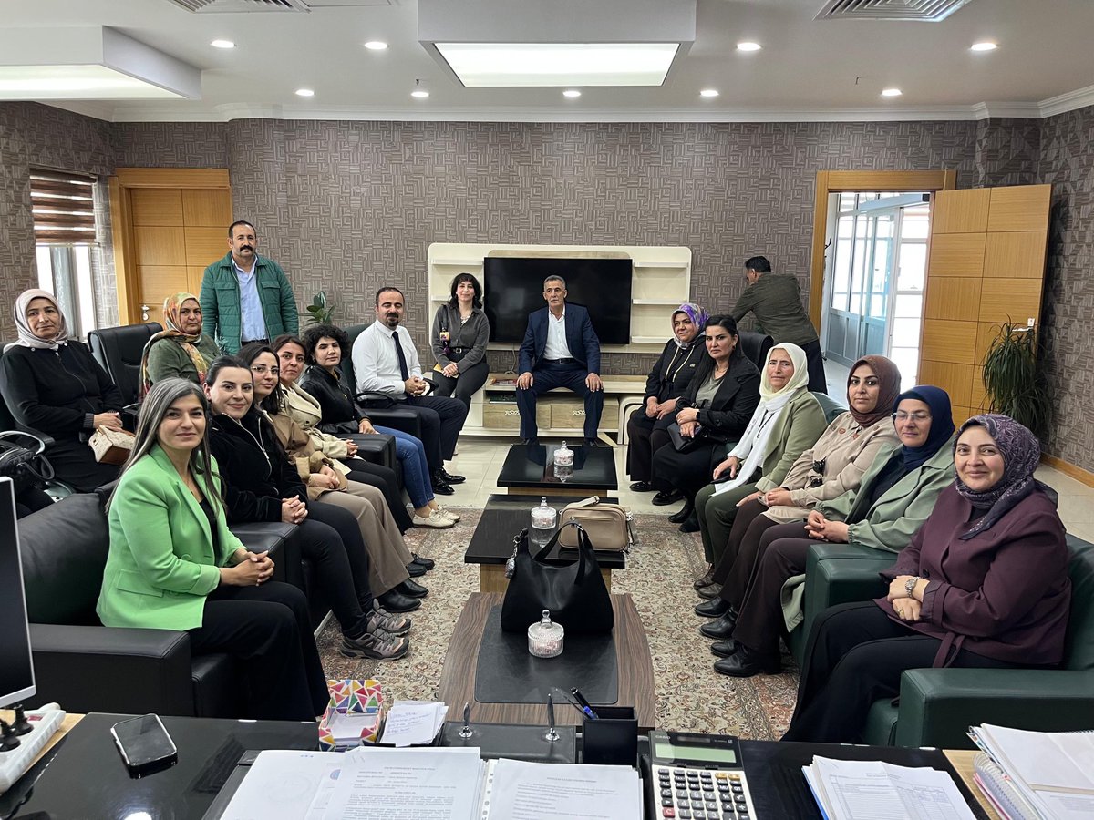 neslihansedal65's tweet photo. Bugün Van Büyükşehir Belediyesi Kadın Meclisi toplantımızı, Erciş Belediyemiz ev sahipliğinde gerçekleştirdik. 
Yaptığımız çalışmaları değerlendirdik, kadın politikalarının daha güçlü bir şekilde hayata geçirilmesi gerektiğini tartıştık. 
Yerel yönetimlerle kadın özgürlükçü sistemimizi geliştirerek, demokratik toplumu kadınların öncülüğünde inşa edeceğiz.

#JinJiyanAzadî 

@DEMPartiDYYK @GABBbirligi