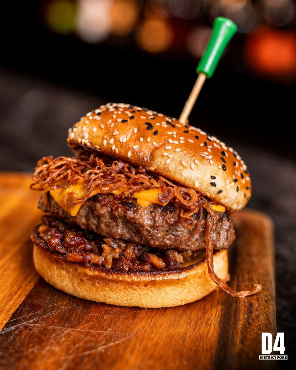 DistrictFore's tweet image. POV: You just found your new go-to #burger ✨

The D4 Smokehouse Burger is an 8 oz. Braveheart Black Angus beef patty with #bacon jam, crispy onions, smoked cheddar, and garlic aioli on a seeded bun 🥓🍔

Get yours today! Book now:
🔗 sevenrooms.com/explore/distri…
📍 233 E Chicago St