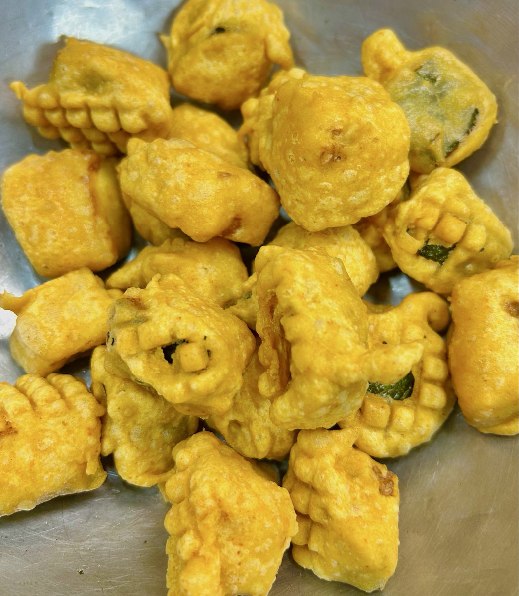 NilufarMTL's tweet image. A close up of our veggie bitez 😍 vegan, gluten friendly and most importantly, they’re fantastic 

DM us
Nilufarmtl.com
Text orders (514)262-9032

Un gros plan sur nos Veggie Bitez végane, sans gluten et, surtout, ils sont délicieux 

#plantbased #montreal #falafel4life