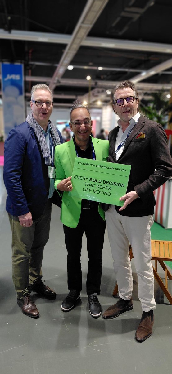 decklarai's tweet photo. We asked pharma supply chain leaders at LogiPharma 2026 to hold a sign.

Nobody hesitated.

Because everyone in that room knows what it means—every bold decision that keeps life moving isn't a tagline. It's the job. https://t.co/mtxPYCFg41