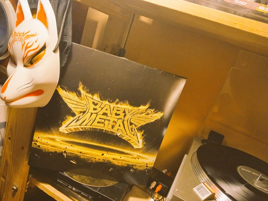 e_schelin's tweet image. NP: BABYMETAL - Metal Resistance, it's been a long time since I last listened to this album, but it's an amazing album, so diverse and so original. #babymetal #vinyl #original  #syncopation