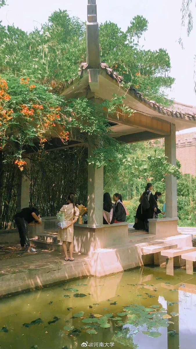 AnilKolli05's tweet image. "Grad cap on, memories locked—cheers to the ones who turned 'study nights' into 'story nights'!  #ClassOf2024 #ForeverFriends"