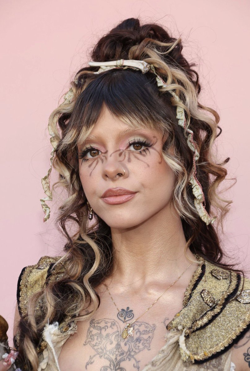 melanie's apple 🤍 HADES BY MELANIE MARTINEZ 3/27 tweet media