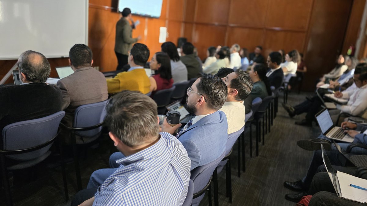 VictorMilv's tweet photo. Tuve el gusto de impartir la materia de apertura del Curso Básico de Formación y Preparación de Personas Secretarias del PJF, en el aula de la @SCJN. Fue un auténtico privilegio compartir este espacio con colegas de tan alto nivel.

Exploramos la complejidad de la función jurisdiccional y, sobre todo, la secretarial. El encuentro fue una valiosa oportunidad para reconocer, en colectivo, la capacidad de quienes fortalecen la impartición de justicia desde el interior y con una visión renovada.