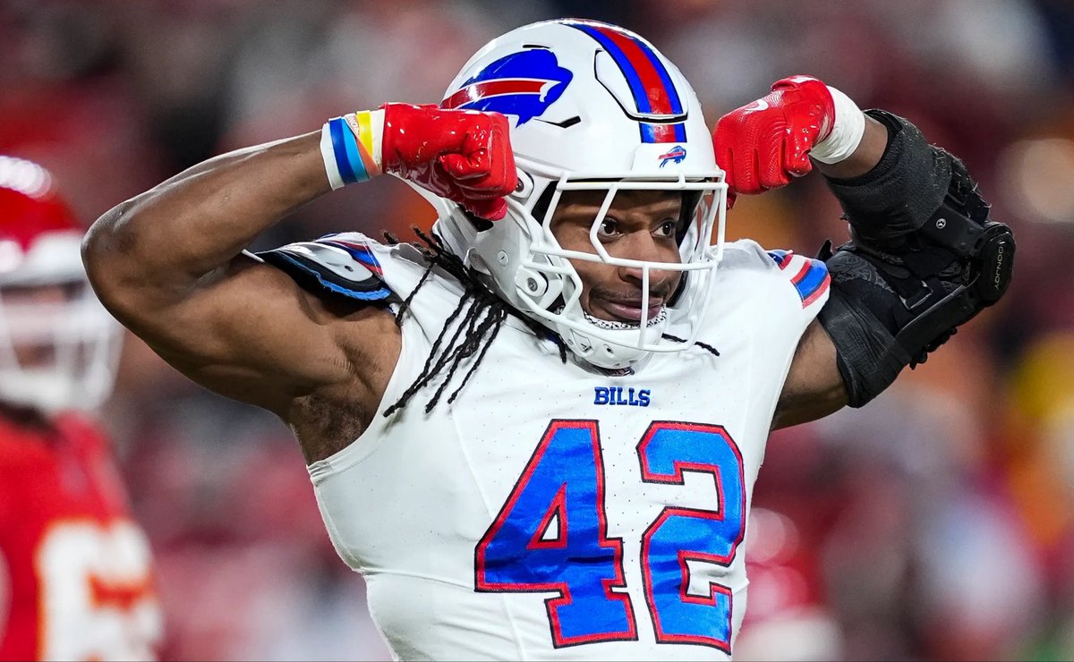 BuiltInBuffalo_'s tweet image. #Bills current linebacker depth chart per ESPN:

LILB: Dorian Williams, Joe Andreessen, Jimmy Ciarlo

RILB: Terrel Bernard, Kaleb Elarms-Orr, Keonta Jenkins

📍Should the team ADD a linebacker before training camp? 🤔👀

#NFL | #GoBills | #BillsMafia