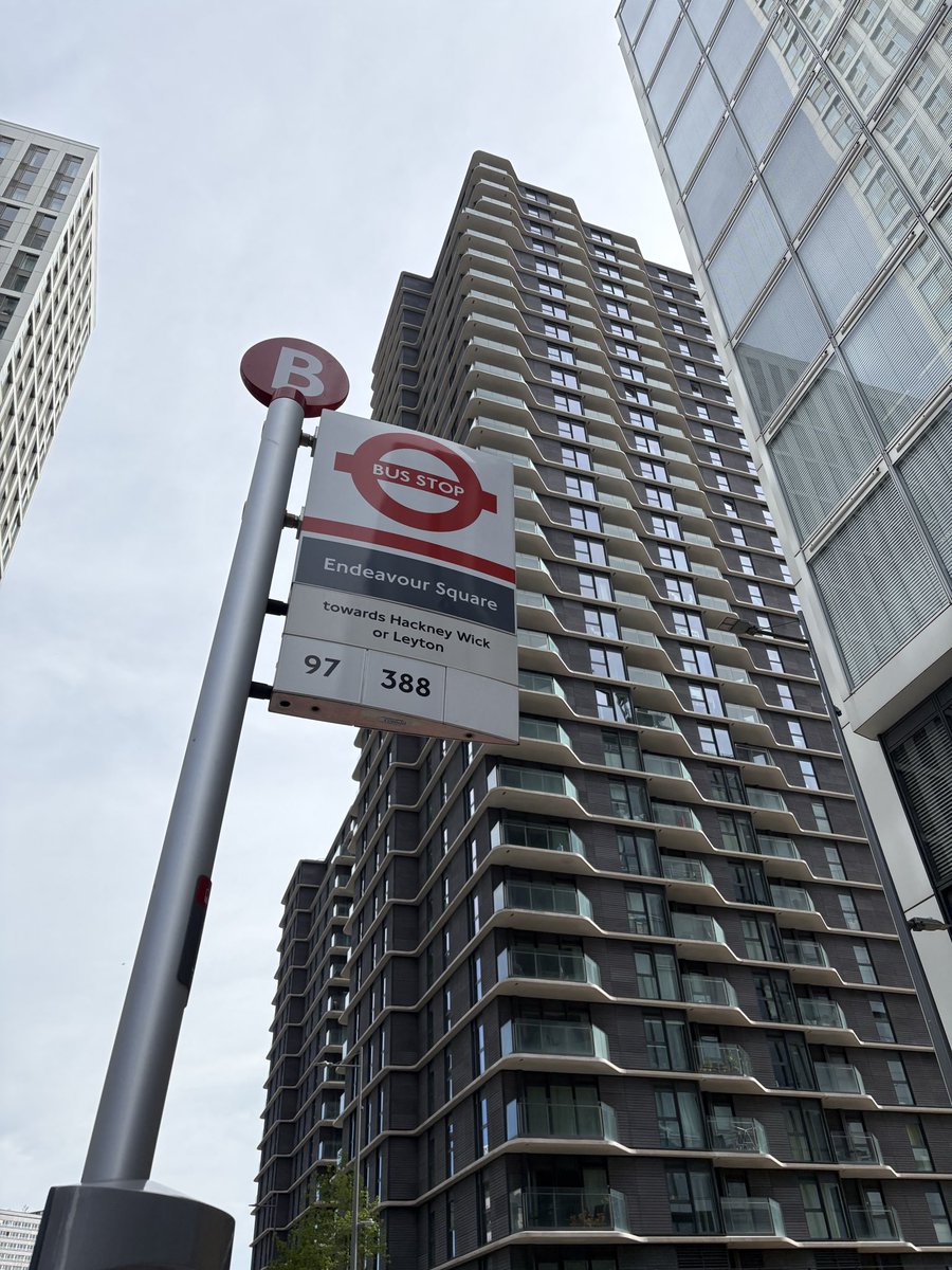 liam_10001's tweet photo. @TfL Many thanks, it might be worth raising a job on this, to get the old sign removed if that’s the case. https://t.co/9DvbvLH5ZO
