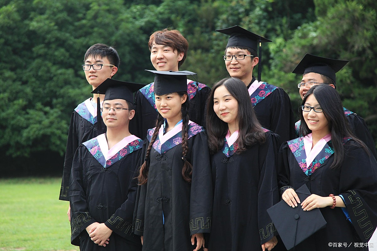 Derbyshire_1986's tweet image. "Grad caps up, hearts full—we did it!  From late nights to bright days, this crew turned 'someday' into TODAY. Cheers to the start of whatever’s next! #ClassOf2024 #ForeverStudents #NewChapter"