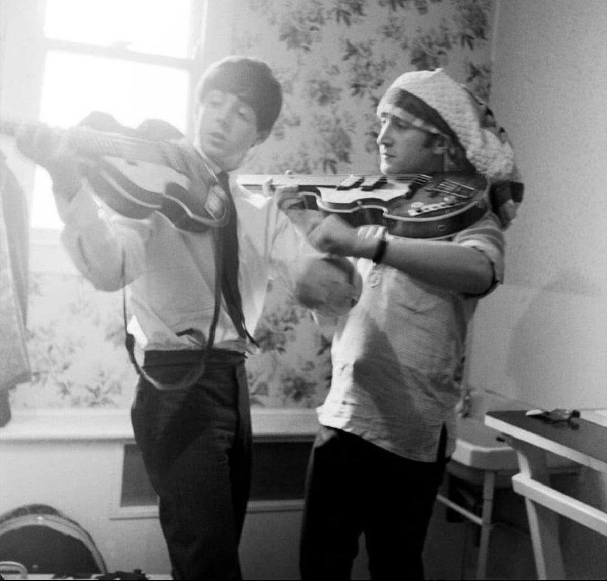 NCal1g1rl7's tweet image. #paulmccartney #johnlennon