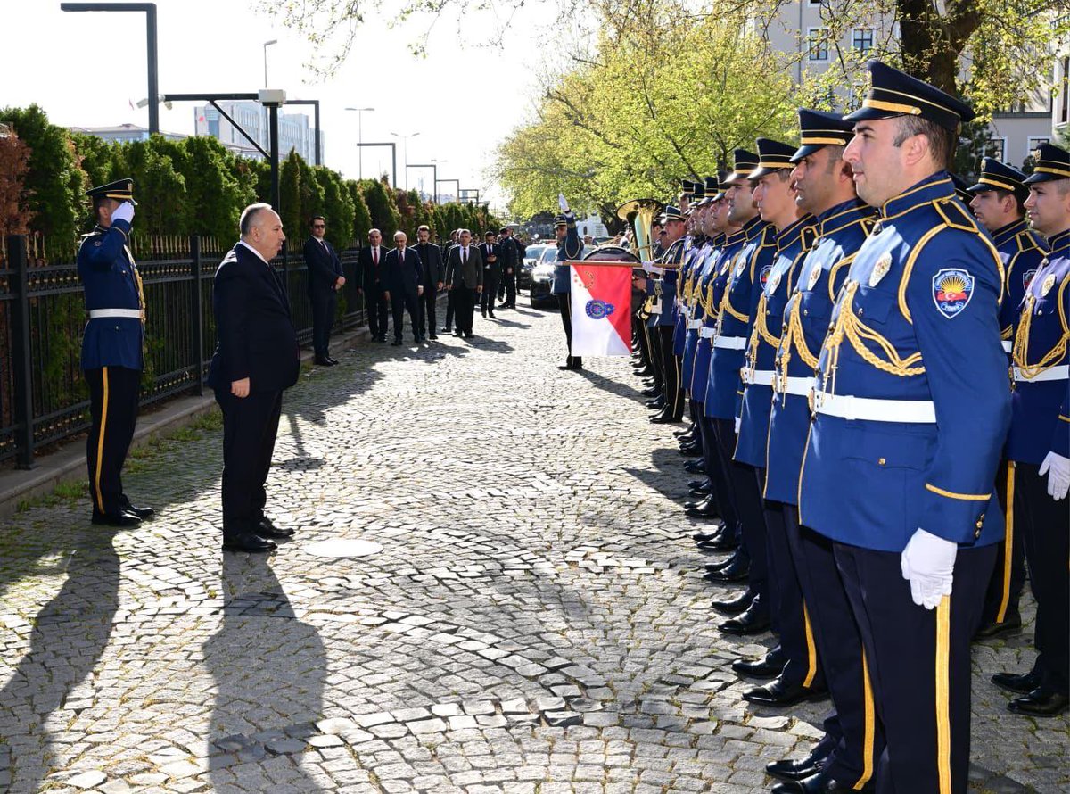 EmniyetGM's tweet photo. Cumhurbaşkanımız Sayın Recep Tayyip Erdoğan'ın tensip ve takdirleriyle Emniyet Genel Müdürümüz olarak atanan Sayın Ali Fidan göreve başladı. 

Sayın Genel Müdürümüz, düzenlenen törenle görevi Sayın Mahmut Demirtaş’tan devraldı. https://t.co/SQEc6w6c3B