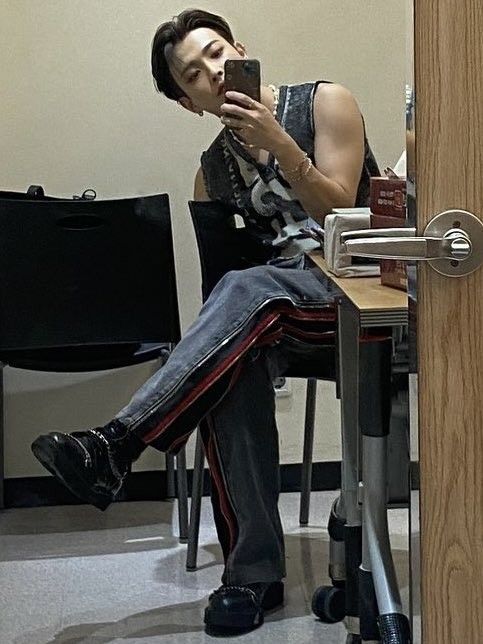 E. Kirishima tweet media
