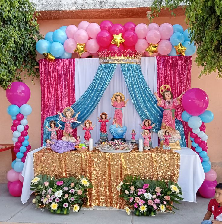 Divino Niño! Hoy en tu día, te agradezco el corazón que me brindas, el amor que me demuestras, la paciencia que me tienes y la alegría que me transmites, quienes son más puros que los niños a los ojos del Señor, te alabo, te amo y espero, comparto la alegría de ser amigos siempre