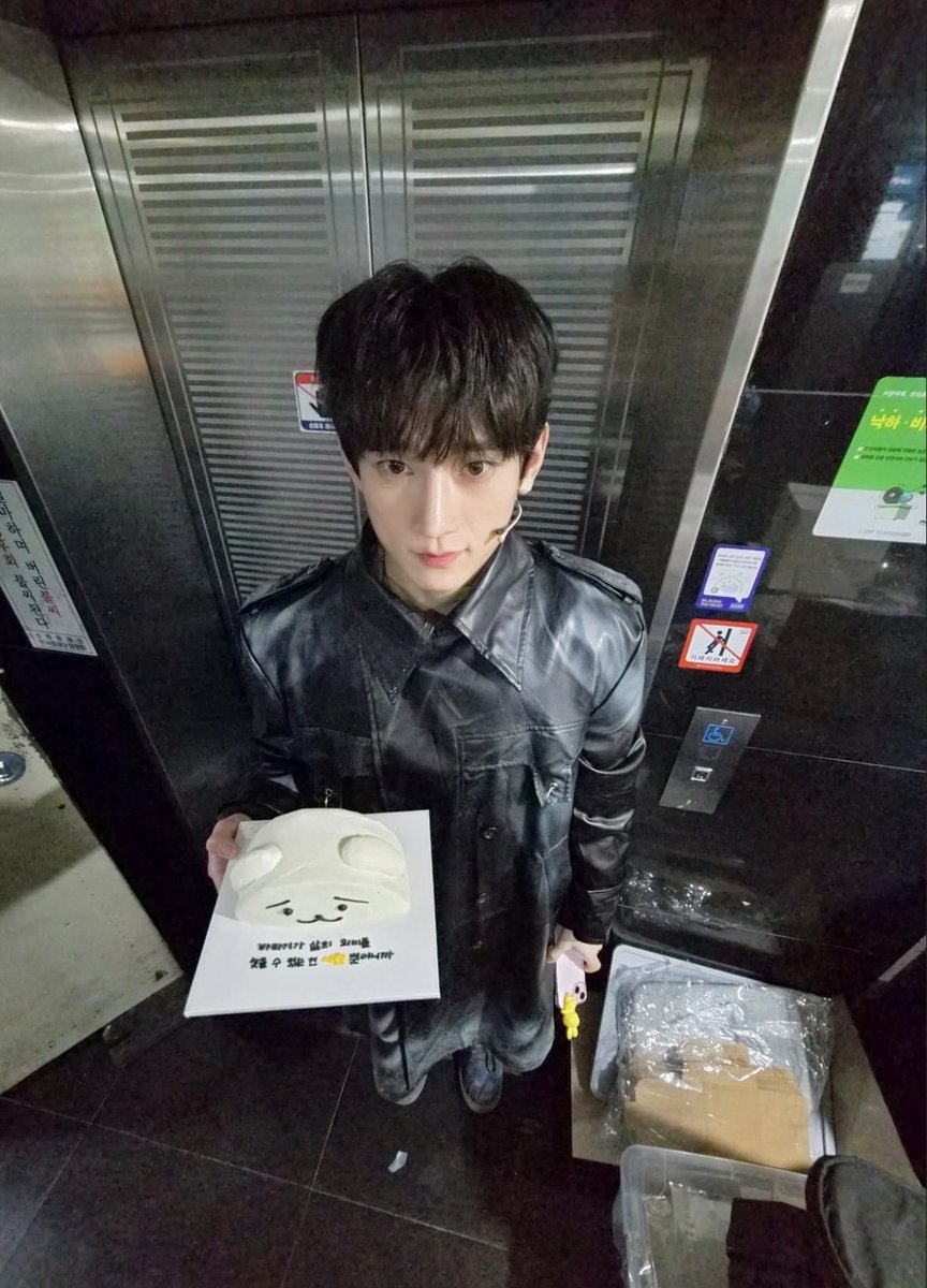 헐.
