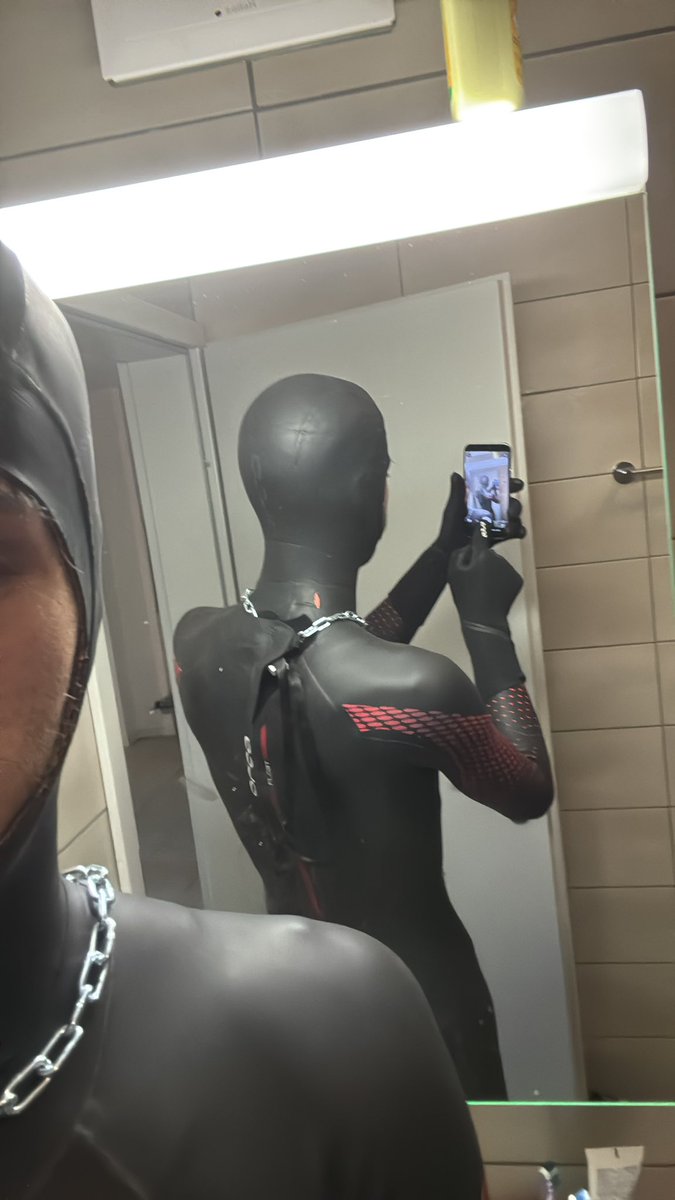 Wetsuit Boy tweet media
