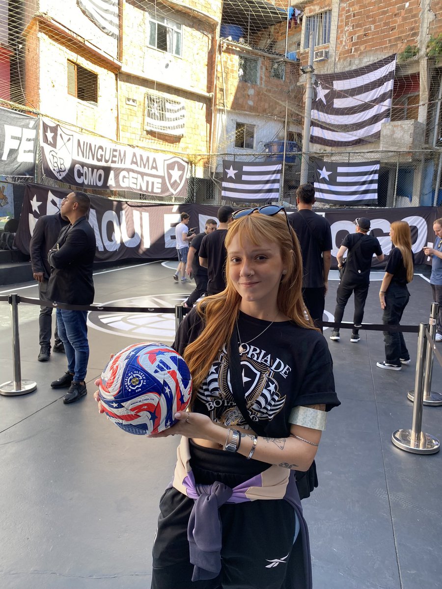 Lara di Mello ★彡 tweet media