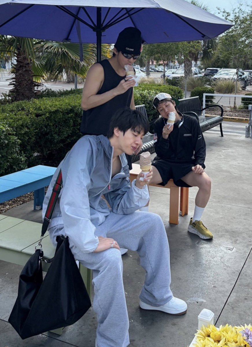 sophie tweet media