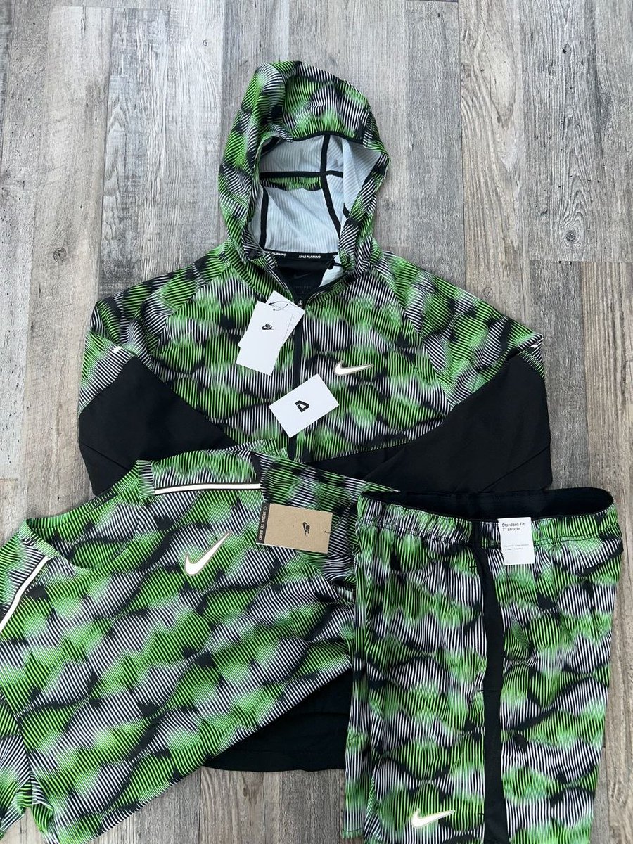 sapdeluxe's tweet image. #ForSale
#ShopNow
#Deal
#LimitedStock
#BestPrice
#Promo
#LuxuryDeals
#StreetwearForSale