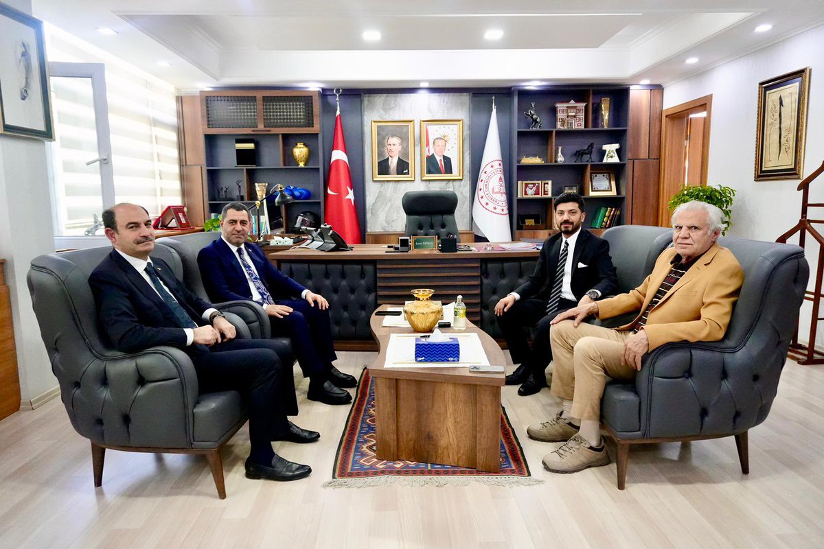 BBozgeyik_27's tweet photo. Milli Eğitim Bakanlığı Hayat Boyu Öğrenme Genel Müdürü olarak göreve başlayan Emre Topoğlu’na hayırlı olsun ziyaretinde bulunduk.

Bilgi birikimi ve tecrübesiyle eğitimde fırsat eşitliğini güçlendiren, her yaştan vatandaşımıza dokunan hayat boyu öğrenme anlayışının daha da ileriye taşınacağına yürekten inanıyorum.

Nazik ev sahipliği için teşekkür ediyor, yeni görevinde başarılar diliyorum.