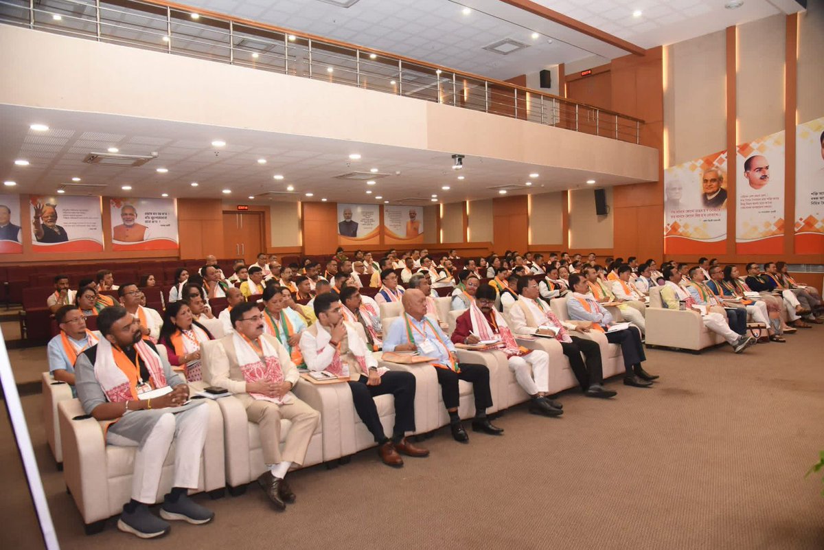 drrajdeeproy's tweet photo. PRAKSHIKSHAN MAHABHIYAN 2026 🚩

One-day intensive training of Speakers from the Northeast at BJP Assam HQ under  #BLSantosh #ShivPrakash &amp; #TarunChugh. No pause for results #BJP4IND gears up for the next mission!

Charaibeti! Charaibeti! Charaibeti!

#BJP #Northeast https://t.co/lQHZRb9Hp9