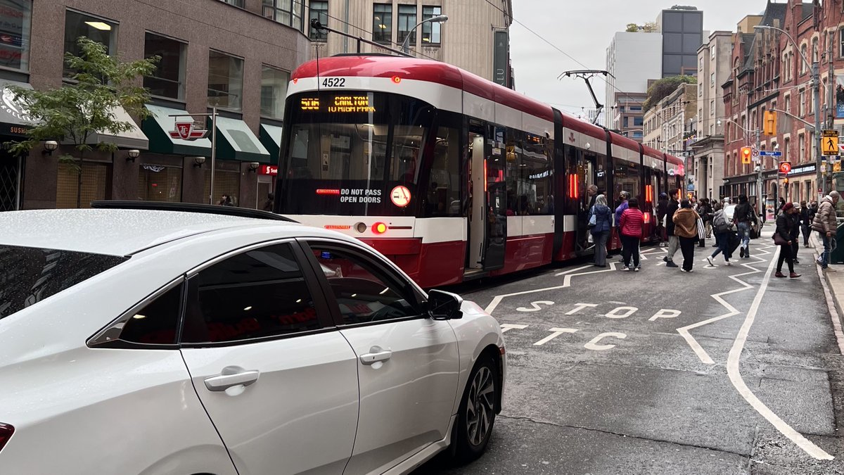 cityoftoronto's tweet image. The City’s #VisionZero program started in 2016 to design safer streets, lower speeds, provide safer crossing opportunities, enhance school safety zones, and protect all road users.

As of 2025, Toronto saw a 50% drop in road deaths compared to 2016.
Read the 2025 Vision Zero
