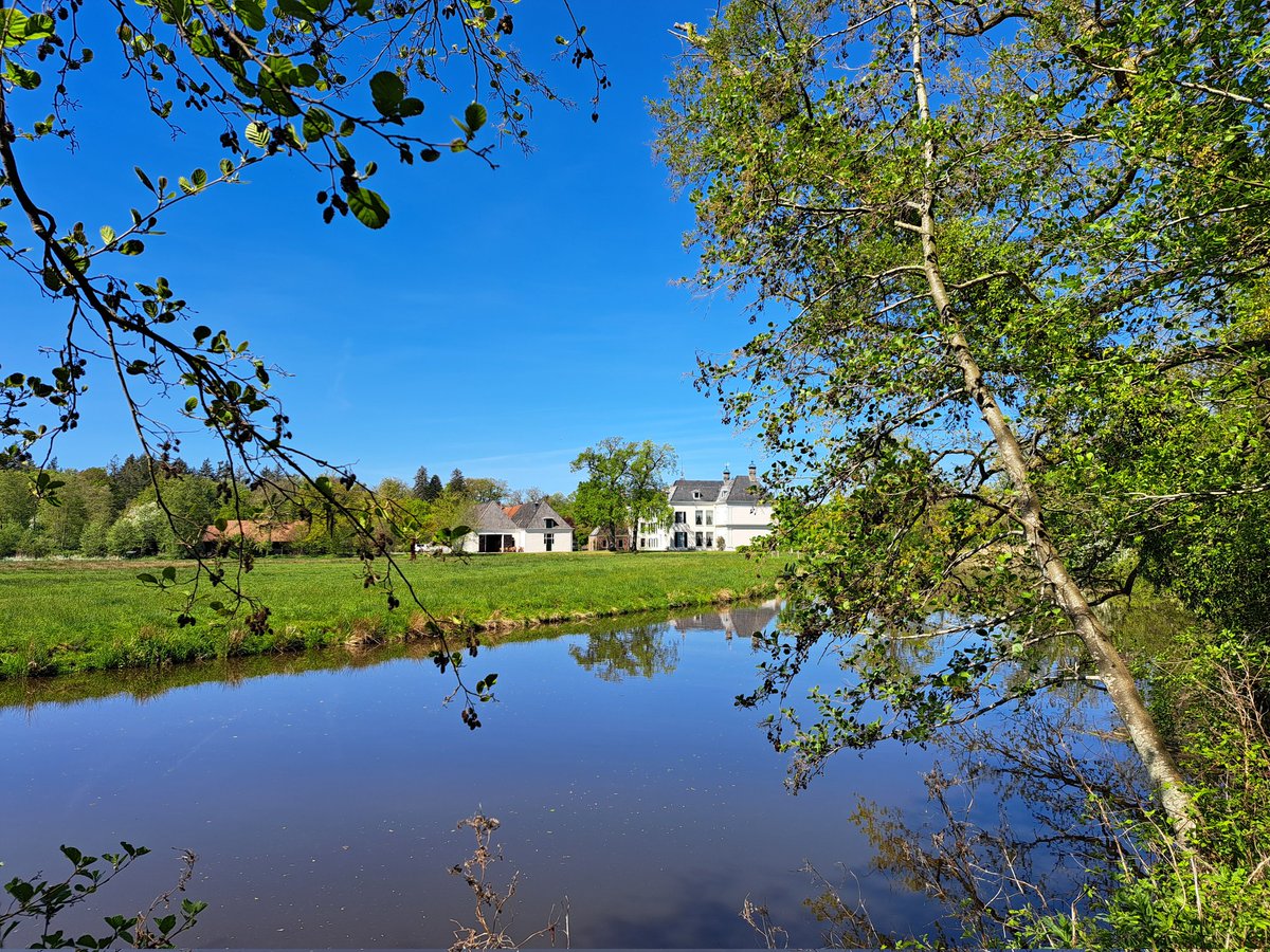 Veldinventarisatie op Singraven. Locaties van voormalige borgen Harseveld en Beugelskamp bezocht. Onbekende structuren onderzocht en gewoon genoten langs de Dinkel.