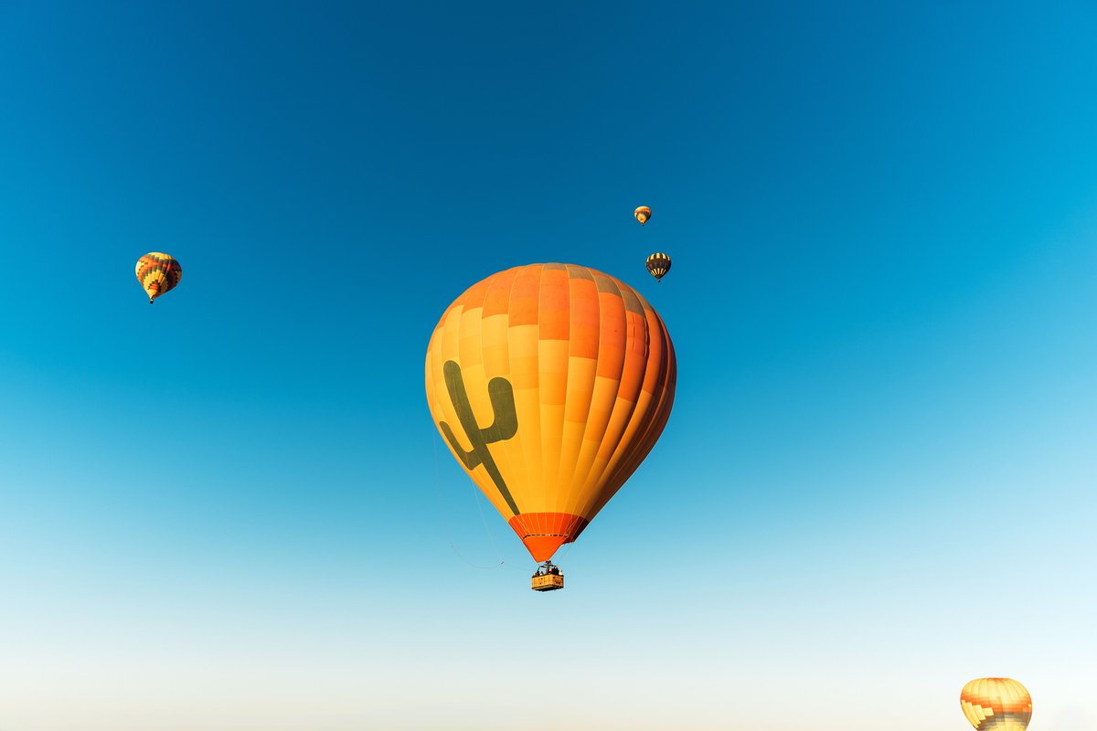 BalloonsAZ's tweet photo. Fun shouldn't just be reserved for weekends...

We fly 7 days a week, and think you deserve a weekday adventure! 🎈

Take $35 per person off of balloon rides booked Monday - Thursday with promo code WEEKDAYFUN 🤑

Book your weekday ride at https://t.co/wQLyKesFHR 🔗 https://t.co/QaIuj6Fzz3